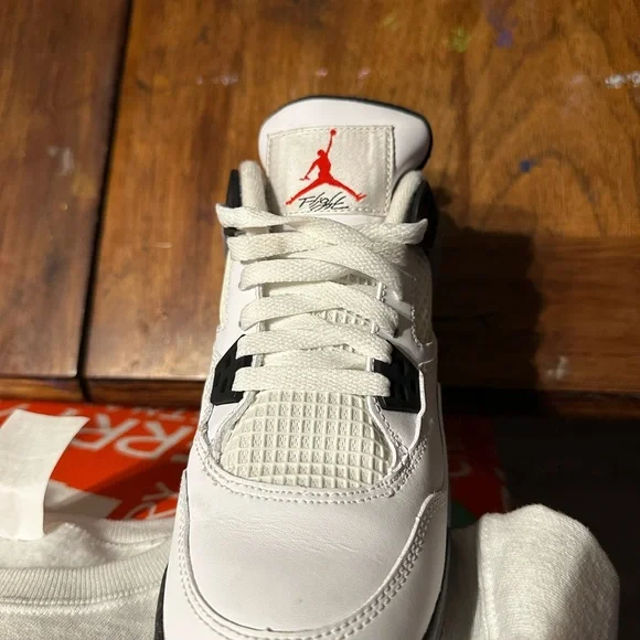 Cement Jordan Air 4 Retro